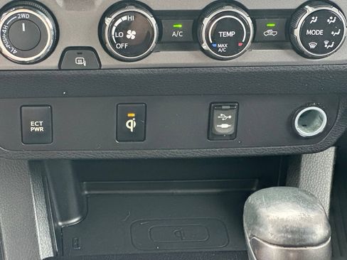 Used 2016 Toyota Tacoma TRD Sport w/ Towing Package AWD/4WD image 25