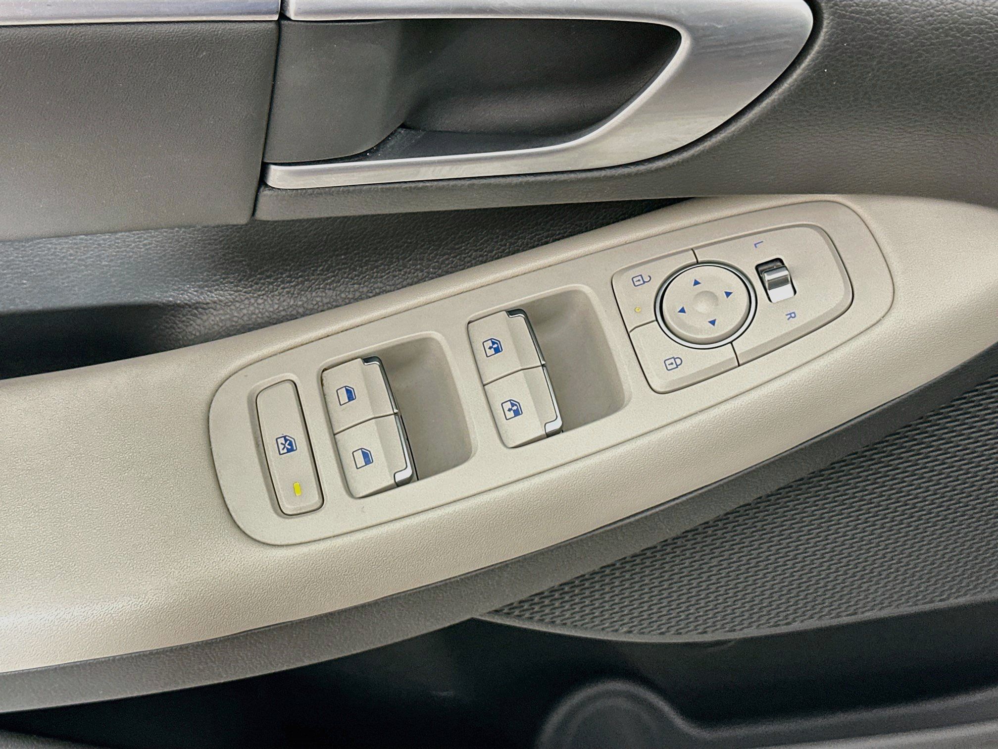 Used 2025 Hyundai Sonata SEL FWD image 15