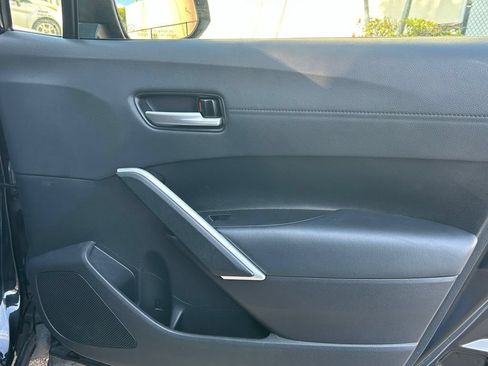 Used 2022 Toyota Corolla Cross XLE FWD image 27