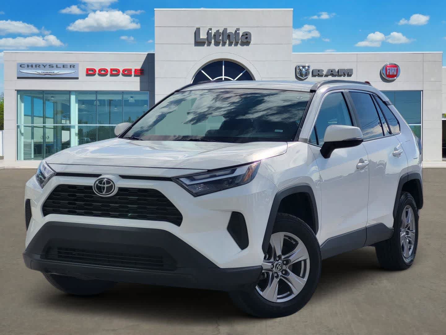 Used 2025 Toyota RAV4 XLE AWD/4WD image 1