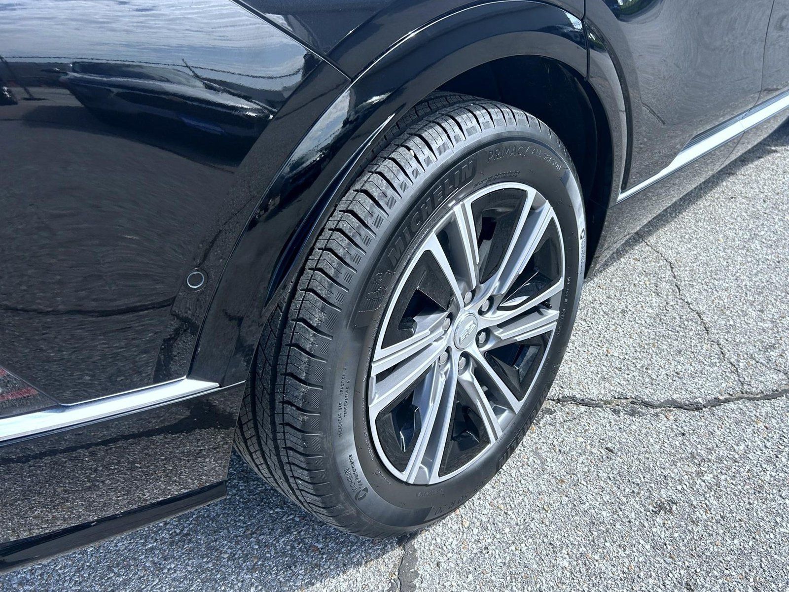 Certified 2026 Cadillac Lyriq Premium Luxury w/ LPO, Floor Liner Package AWD/4WD image 12