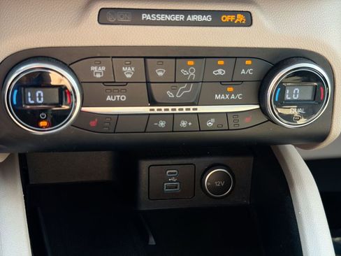 Used 2020 Ford Escape Titanium AWD/4WD image 17