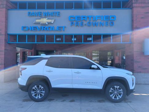 Used 2025 Chevrolet Equinox LT w/ Safety and Technology Package FWD image 9