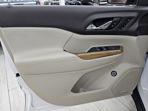 Used 2017 GMC Acadia Denali image 39