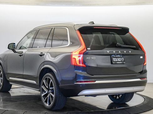 Used 2022 Volvo XC90 T8 Inscription Expression w/ Advanced Package AWD/4WD image 2