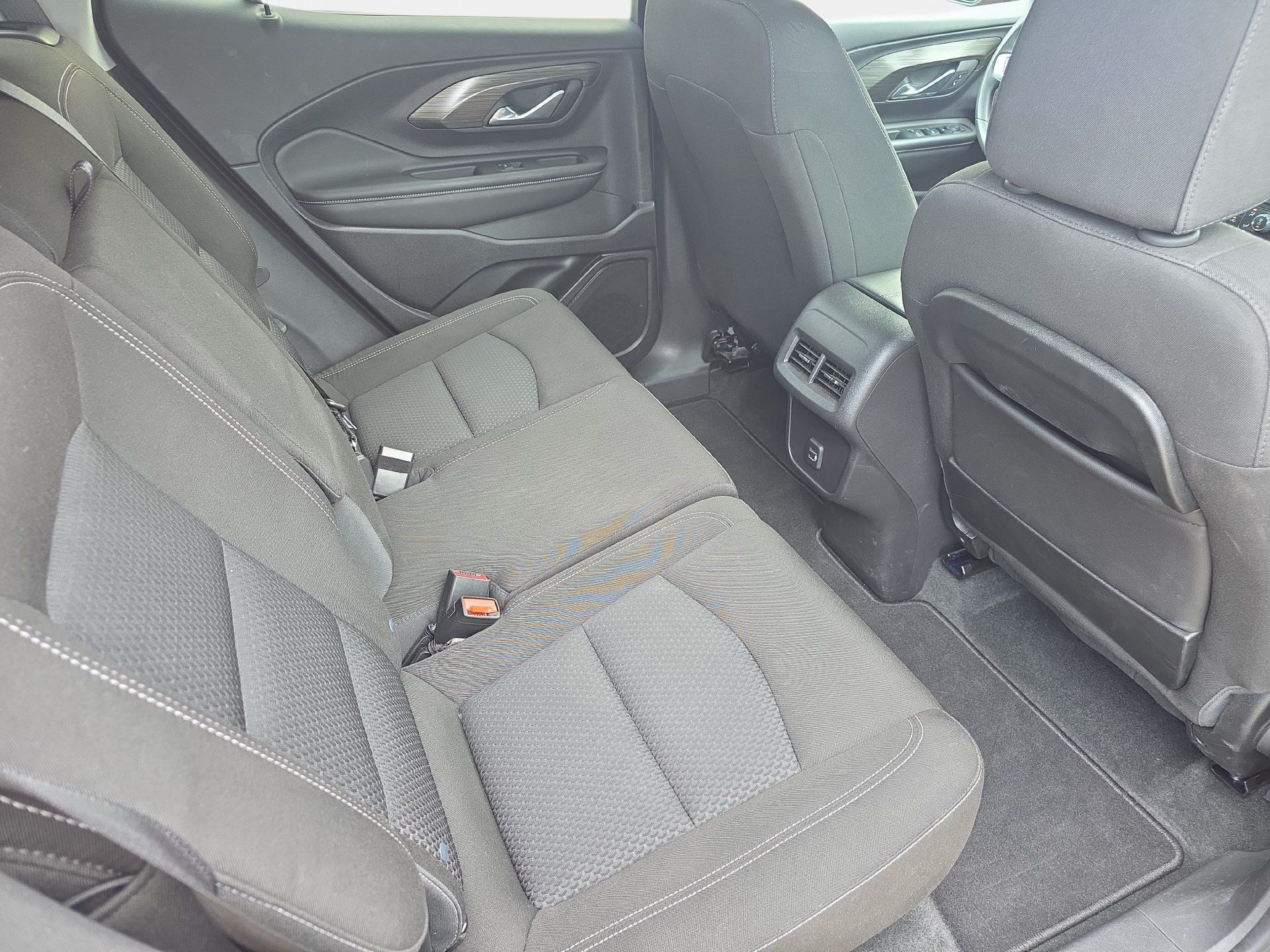 Used 2024 GMC Terrain SLE w/ Driver Convenience Package FWD image 11