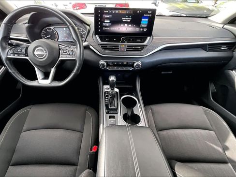 Used 2023 Nissan Altima 2.5 SV w/ SV Premium Package image 16