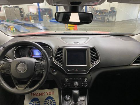 Used 2019 Jeep Cherokee Trailhawk AWD/4WD image 20