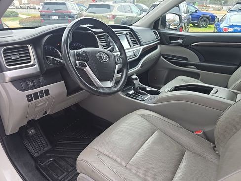 Used 2016 Toyota Highlander Limited image 11