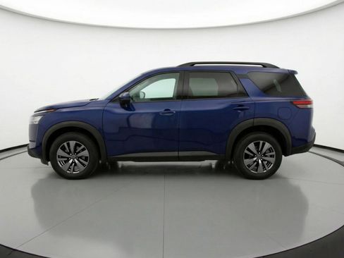 Used 2025 Nissan Pathfinder SV image 5