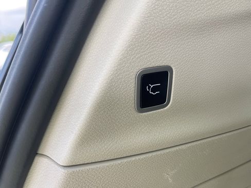 Used 2024 Chrysler Pacifica Select image 21