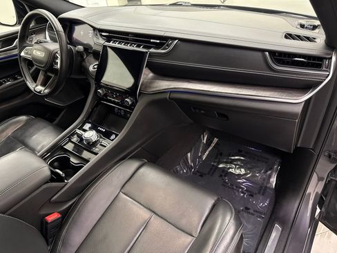Used 2022 Jeep Grand Cherokee L Overland w/ Advanced Protech Group III image 24