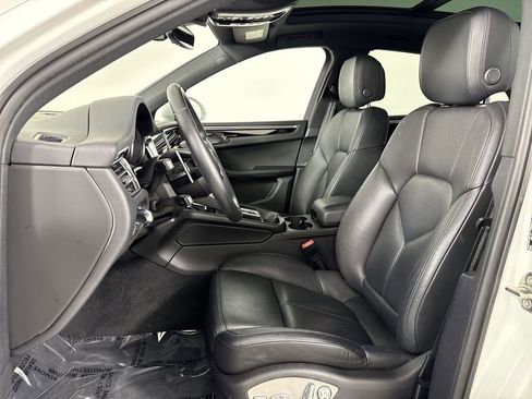 Certified 2023 Porsche Macan Turbo AWD/4WD image 5