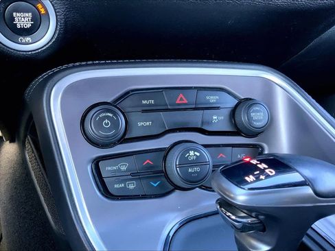 Used 2019 Dodge Challenger SXT image 34