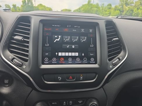Used 2022 Jeep Cherokee Latitude Lux FWD image 9