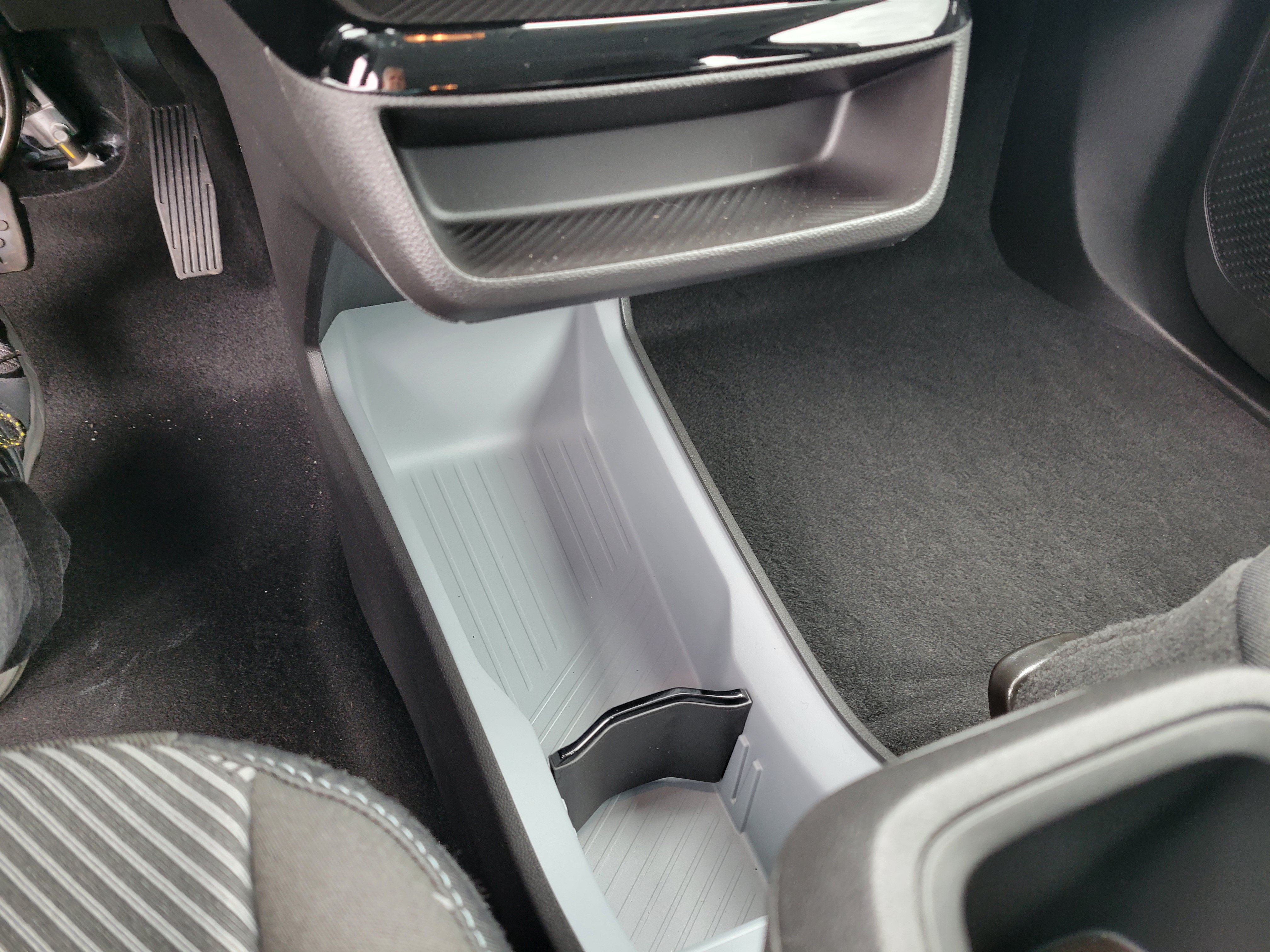New 2027 Chevrolet Bolt LT w/ Comfort Package FWD image 23