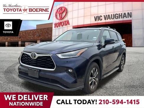 Used 2021 Toyota Highlander XLE FWD image 1