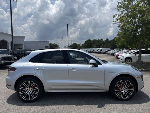 Used 2016 Porsche Macan Turbo AWD/4WD image 8