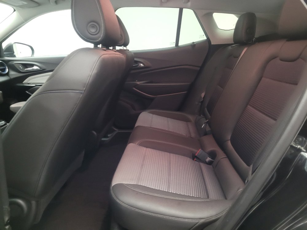 Used 2025 Chevrolet Trax LT w/ LT Convenience Package FWD image 18