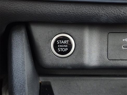 Used 2022 Nissan Rogue SV image 25