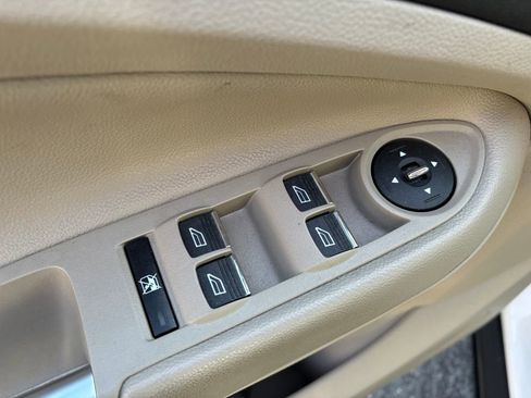 Used 2016 Ford Escape Titanium image 13