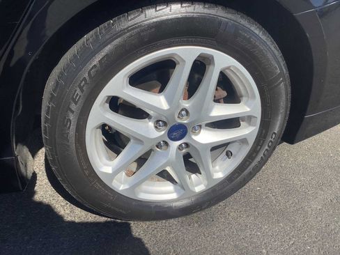 Used 2016 Ford Fusion SE FWD image 8