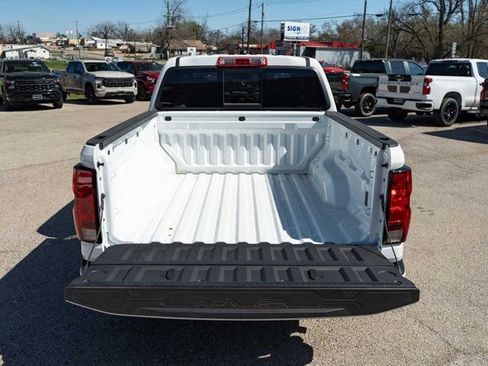 New 2024 Chevrolet Colorado LT w/ LT Convenience Package II image 8