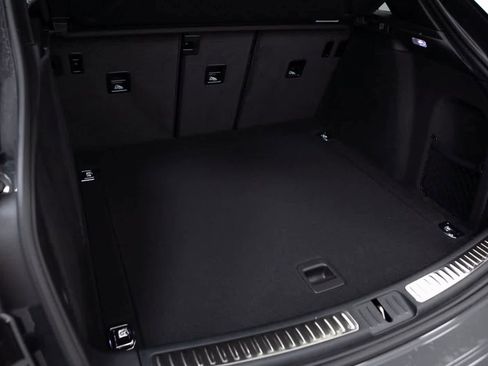 Certified 2025 Porsche Macan image 32