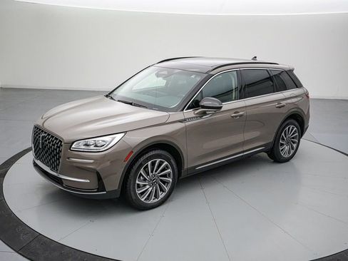 Used 2025 Lincoln Corsair Reserve image 8