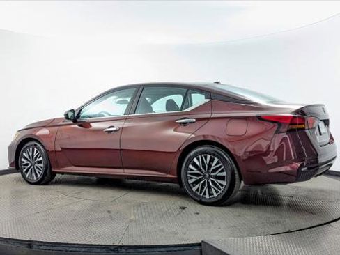 Used 2024 Nissan Altima 2.5 SV image 6