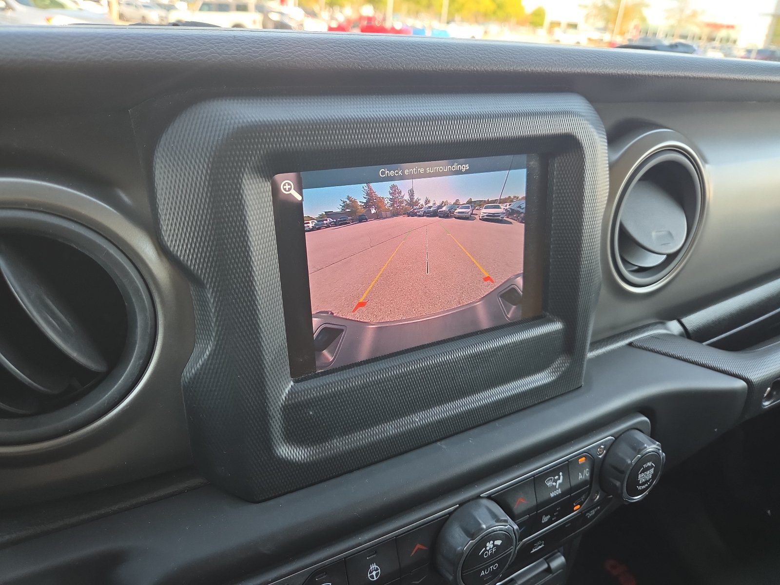 Used 2023 Jeep Gladiator Sport AWD/4WD image 16