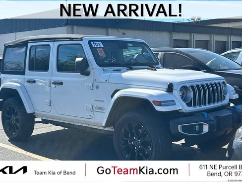 Used 2024 Jeep Wrangler Unlimited Sahara AWD/4WD image 1