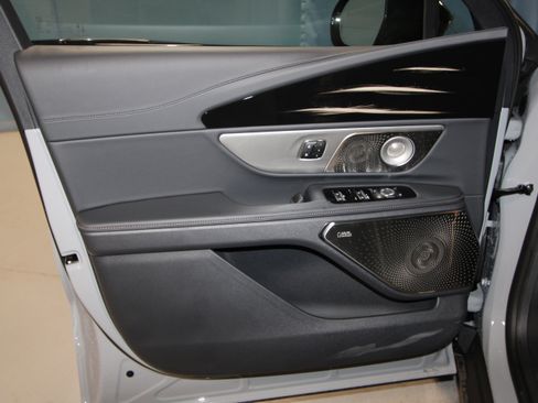 New 2026 Lincoln Nautilus Reserve image 4