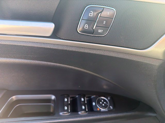 Used 2017 Ford Fusion SE w/ Fusion SE Technology Package AWD/4WD image 12