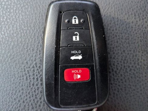Used 2022 Toyota Camry XSE FWD image 31