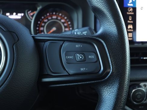 Used 2025 Jeep Gladiator Sport AWD/4WD image 14