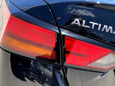 Used 2023 Nissan Altima 2.5 SR FWD image 28