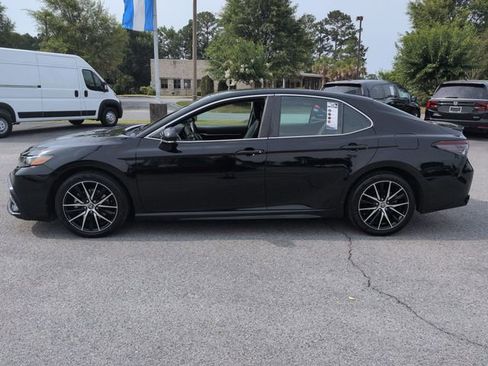 Used 2022 Toyota Camry SE FWD image 6