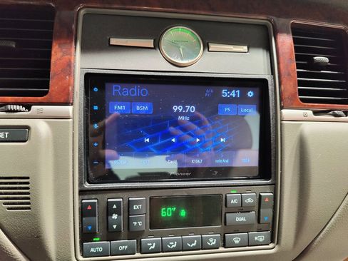 Used 2004 Lincoln Town Car Ultimate image 30