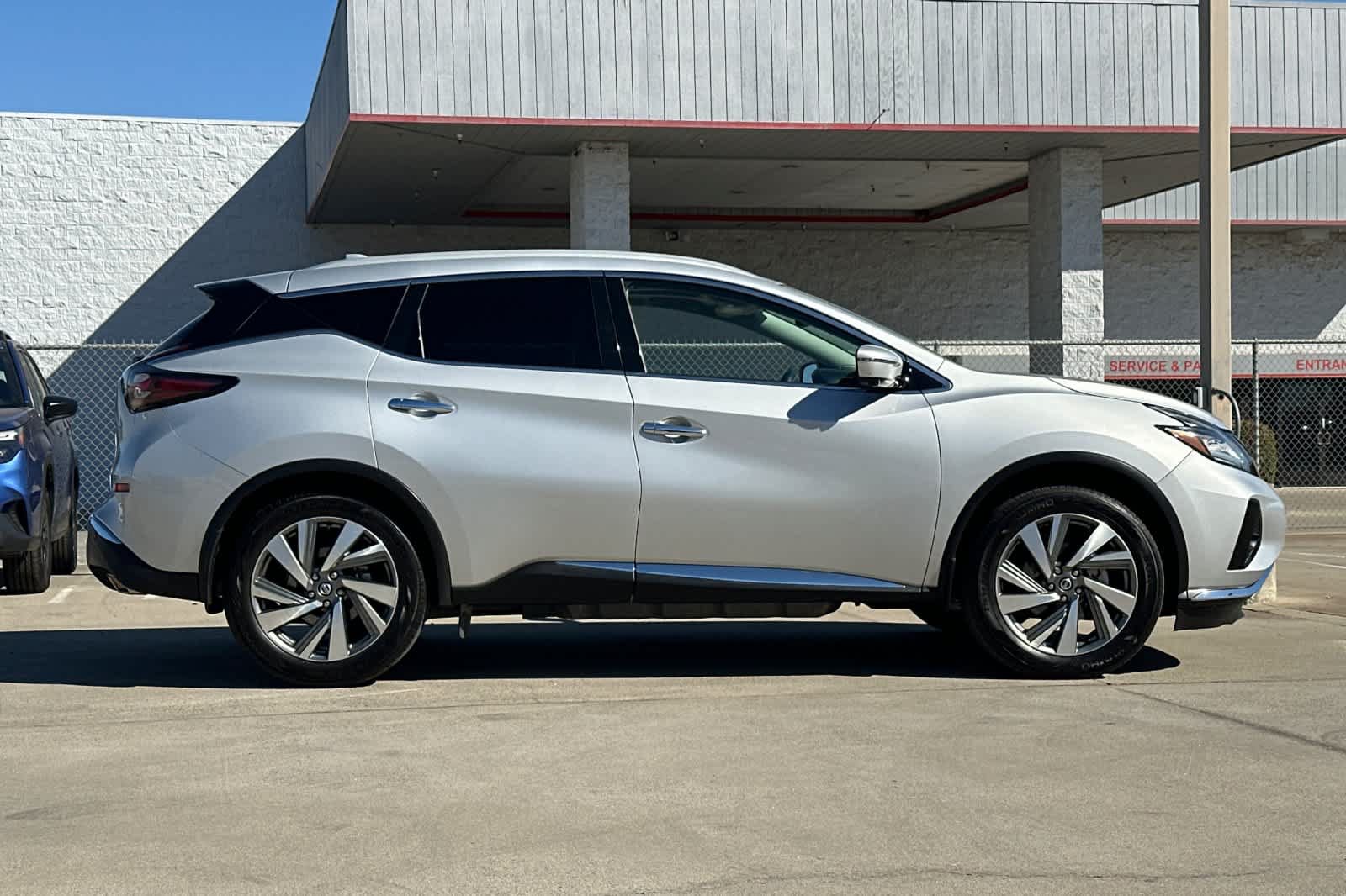 Used 2020 Nissan Murano SL w/ Moonroof Package AWD/4WD image 2