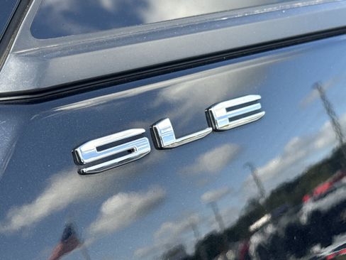 Used 2024 GMC Terrain SLE FWD image 11