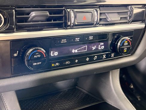 Used 2022 Nissan Pathfinder SV image 13