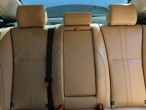 Used 2018 Jaguar XJ Supercharged RWD image 33