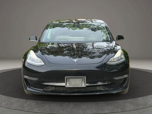 Used 2018 Tesla Model 3 Mid Range RWD image 2