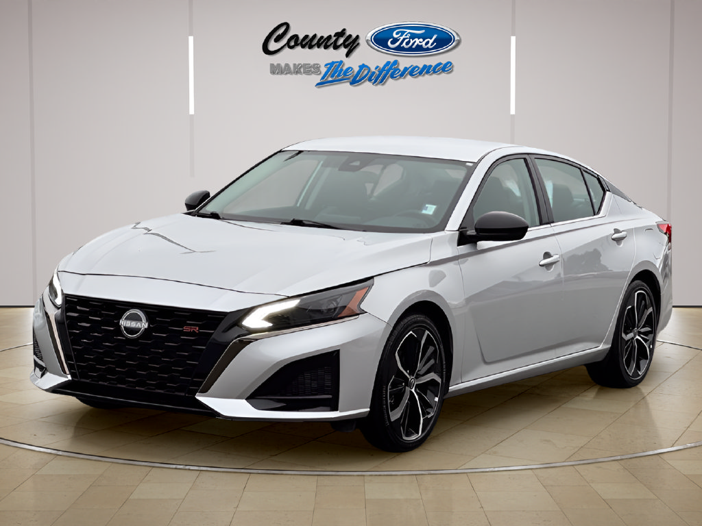 Used 2025 Nissan Altima 2.5 SR FWD image 2