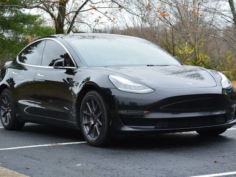 Used 2019 Tesla Model 3 Standard Range Plus image 4