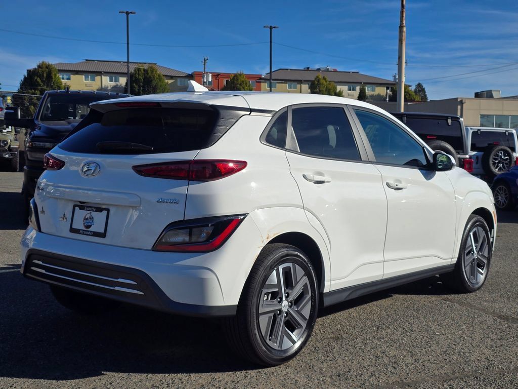 Used 2023 Hyundai Kona SE FWD image 6