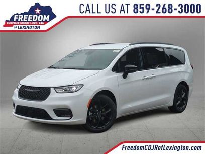 New 2026 Chrysler Pacifica Select