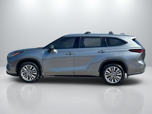 Used 2026 Toyota Highlander Platinum AWD/4WD image 8