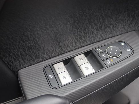 Used 2025 Mitsubishi Outlander SE image 10